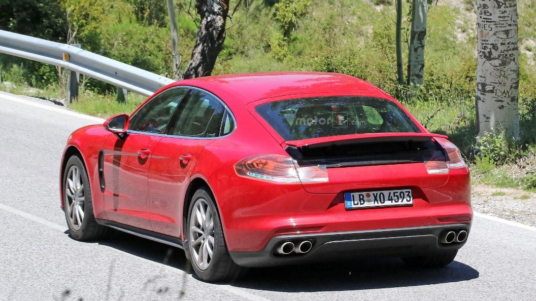 2017 Porsche Panamera Hafif Kamuflajl� Resim Galerisi
