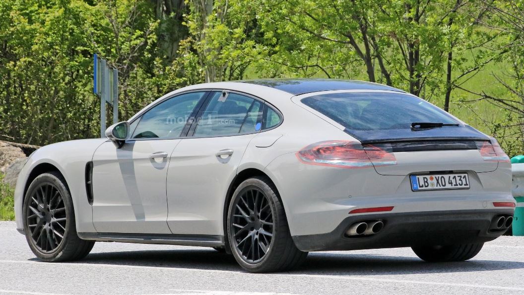 2017 Porsche Panamera Hafif Kamuflajl� Resim Galerisi