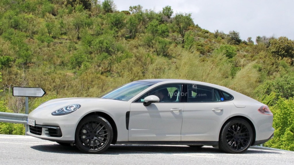 2017 Porsche Panamera Hafif Kamuflajl� Resim Galerisi