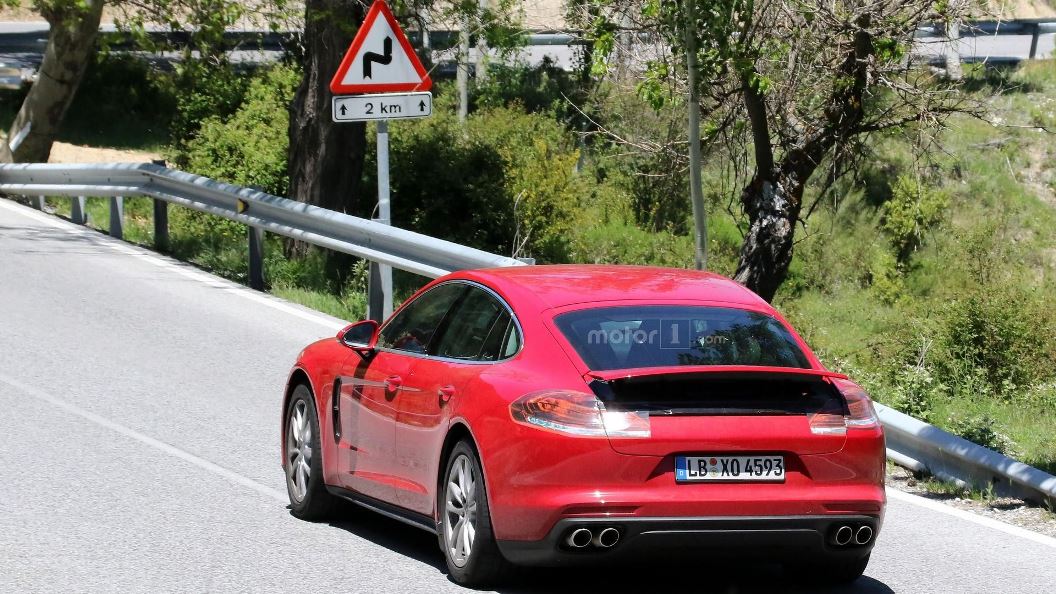 2017 Porsche Panamera Hafif Kamuflajl� Resim Galerisi