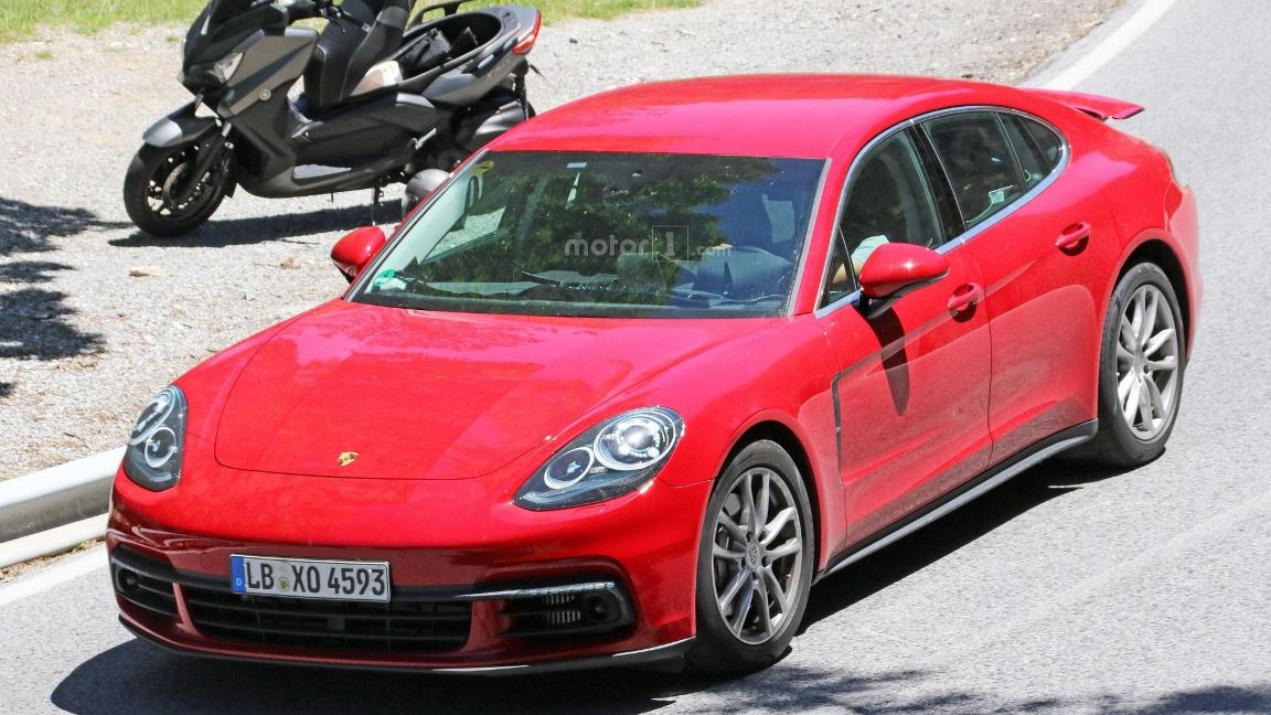 2017 Porsche Panamera Hafif Kamuflajl� Resim Galerisi