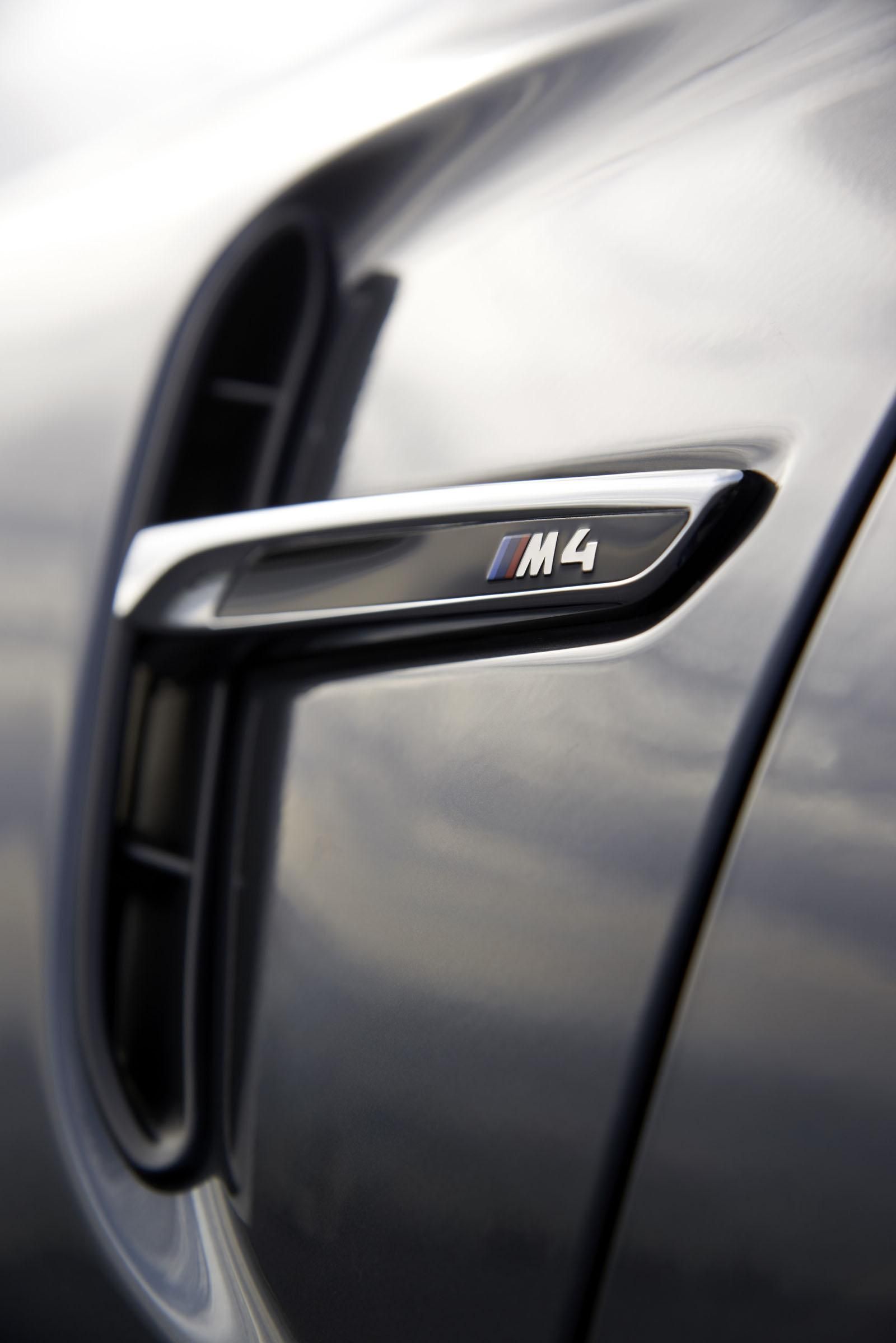 YEN 2014 BMW M4 CONVERTBLE RESM FOTORAF GALERS