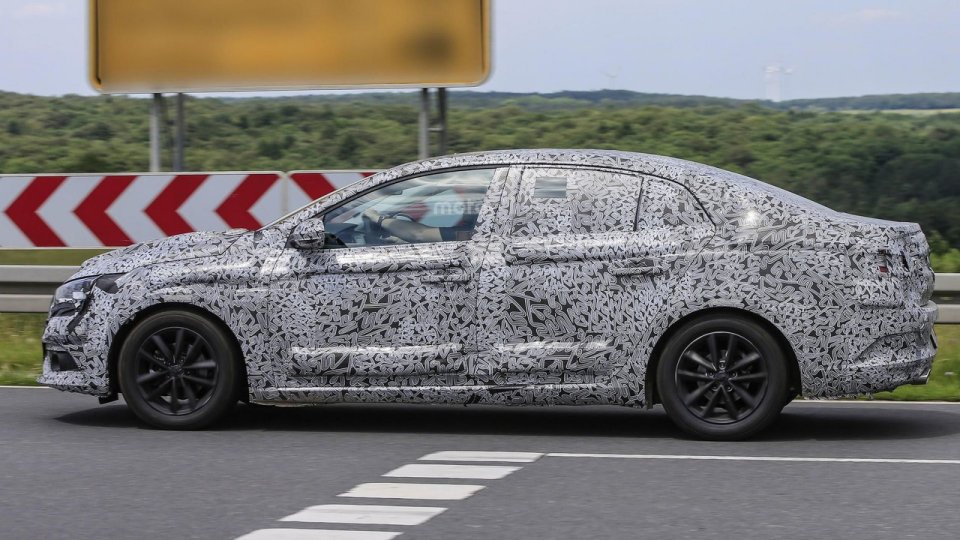 2017 Renault Megane Sedan Kamuflajl� Resim Galerisi