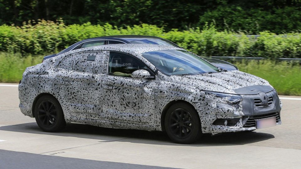 2017 Renault Megane Sedan Kamuflajl� Resim Galerisi