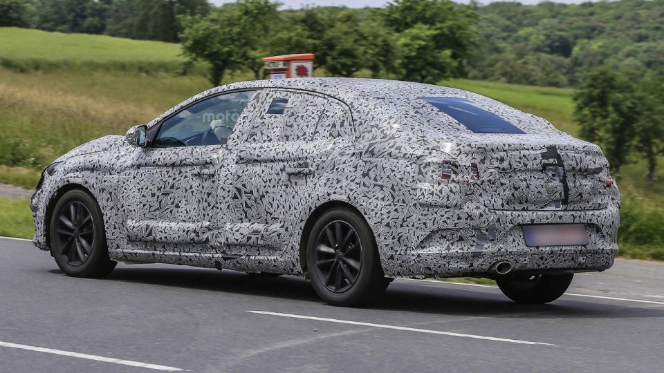2017 Renault Megane Sedan Kamuflajl� Resim Galerisi