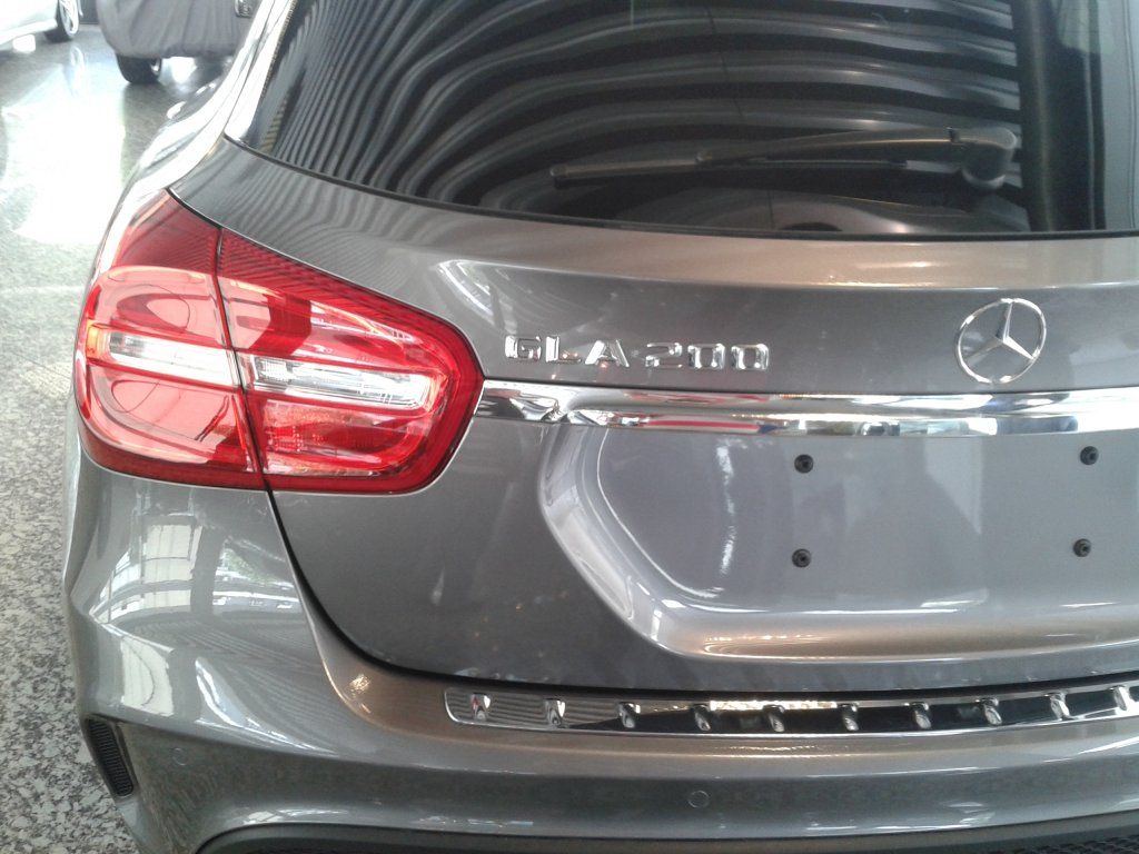 YEN MERCEDES GLA SATITA RESM GALERS