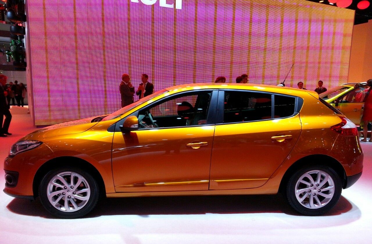 YEN MAKYAJLI RENAULT MEGANE FRANKFURT LANSMAN RESM GALERS