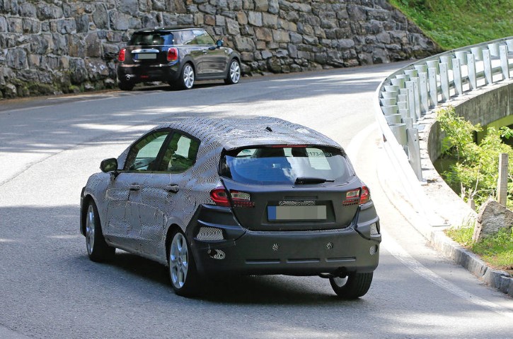 2017 Ford Fiesta resim galerisi