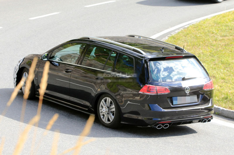 Volkswagen Golf R SportWagen resim galerisi