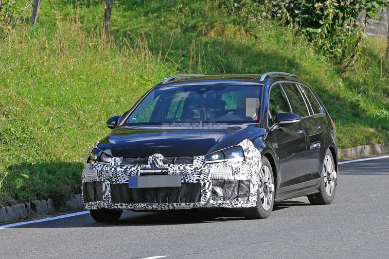 Volkswagen Golf R SportWagen resim galerisi