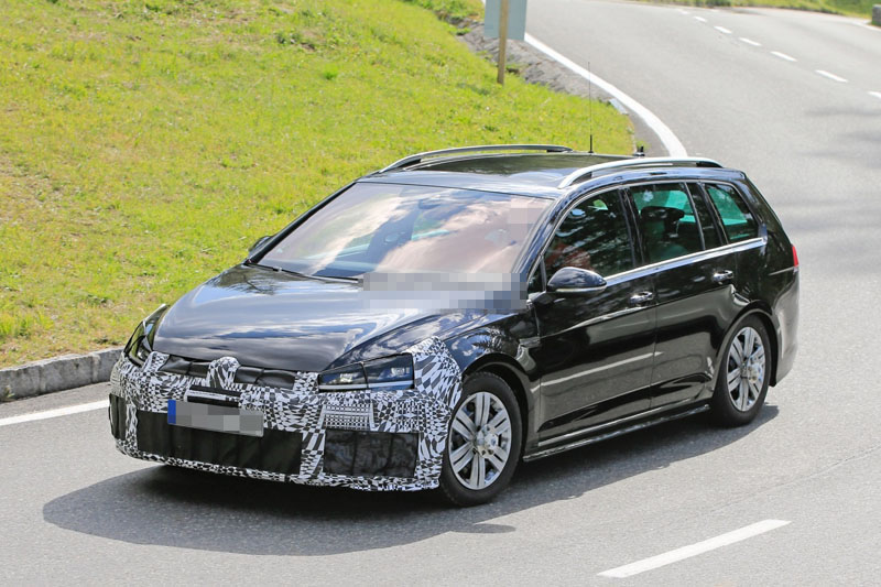 Volkswagen Golf R SportWagen resim galerisi