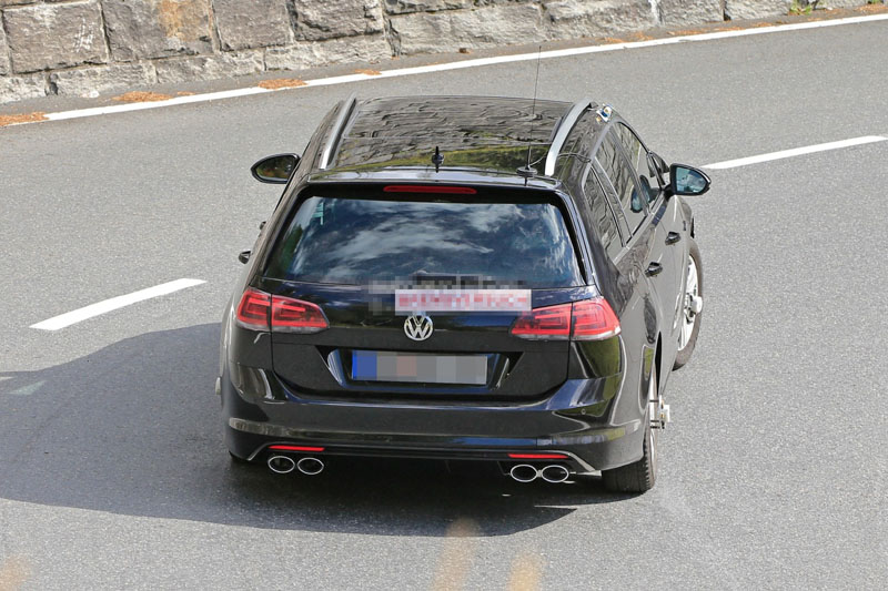 Volkswagen Golf R SportWagen resim galerisi