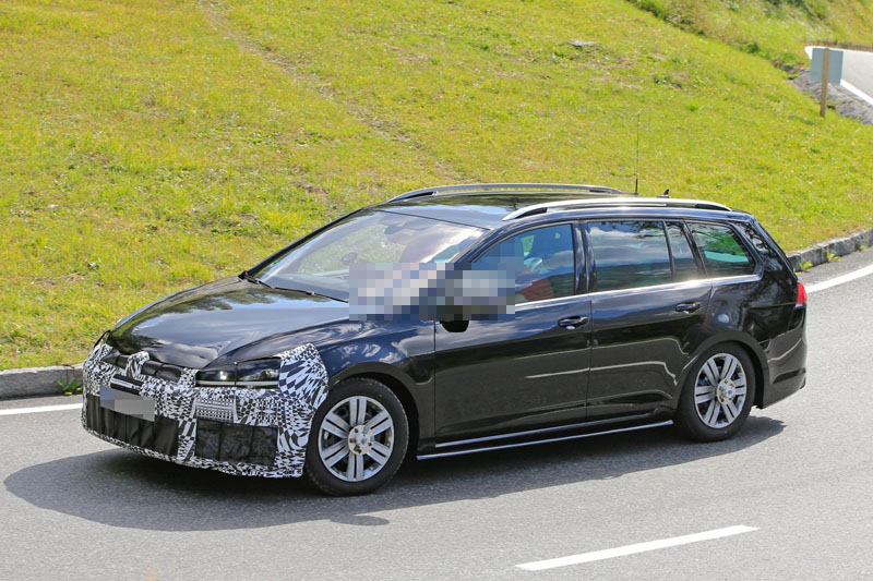 Volkswagen Golf R SportWagen resim galerisi