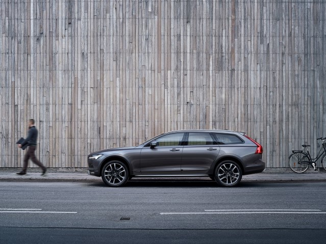 Volvo V90 Cross Country yeni resim galerisi