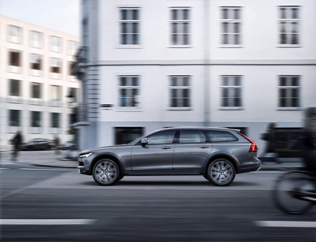 Volvo V90 Cross Country yeni resim galerisi