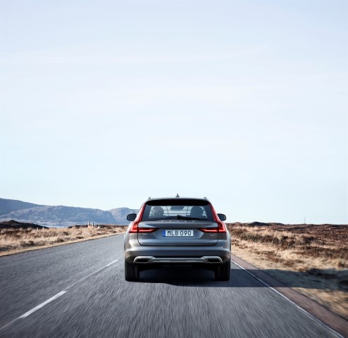 Volvo V90 Cross Country yeni resim galerisi