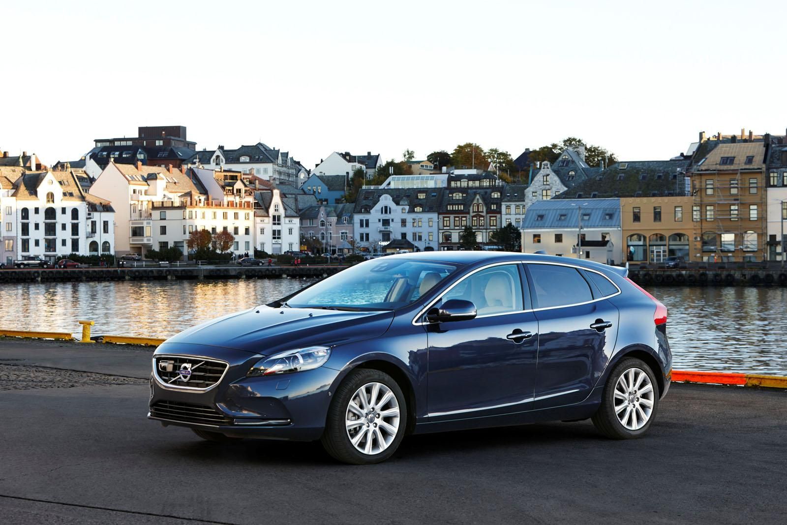 YEN DRVE-E MOTORLU VOLVO V40 RESM GALERS