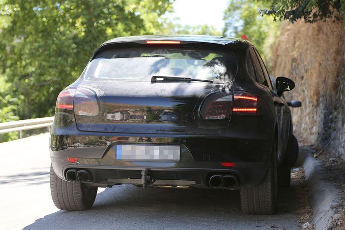 YEN PORSCHE MACAN HAFF KAMUFLAJLI RESM GALERS