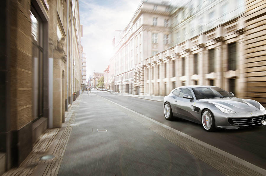 Ferrari GTC4 Lusso T resim galerisi