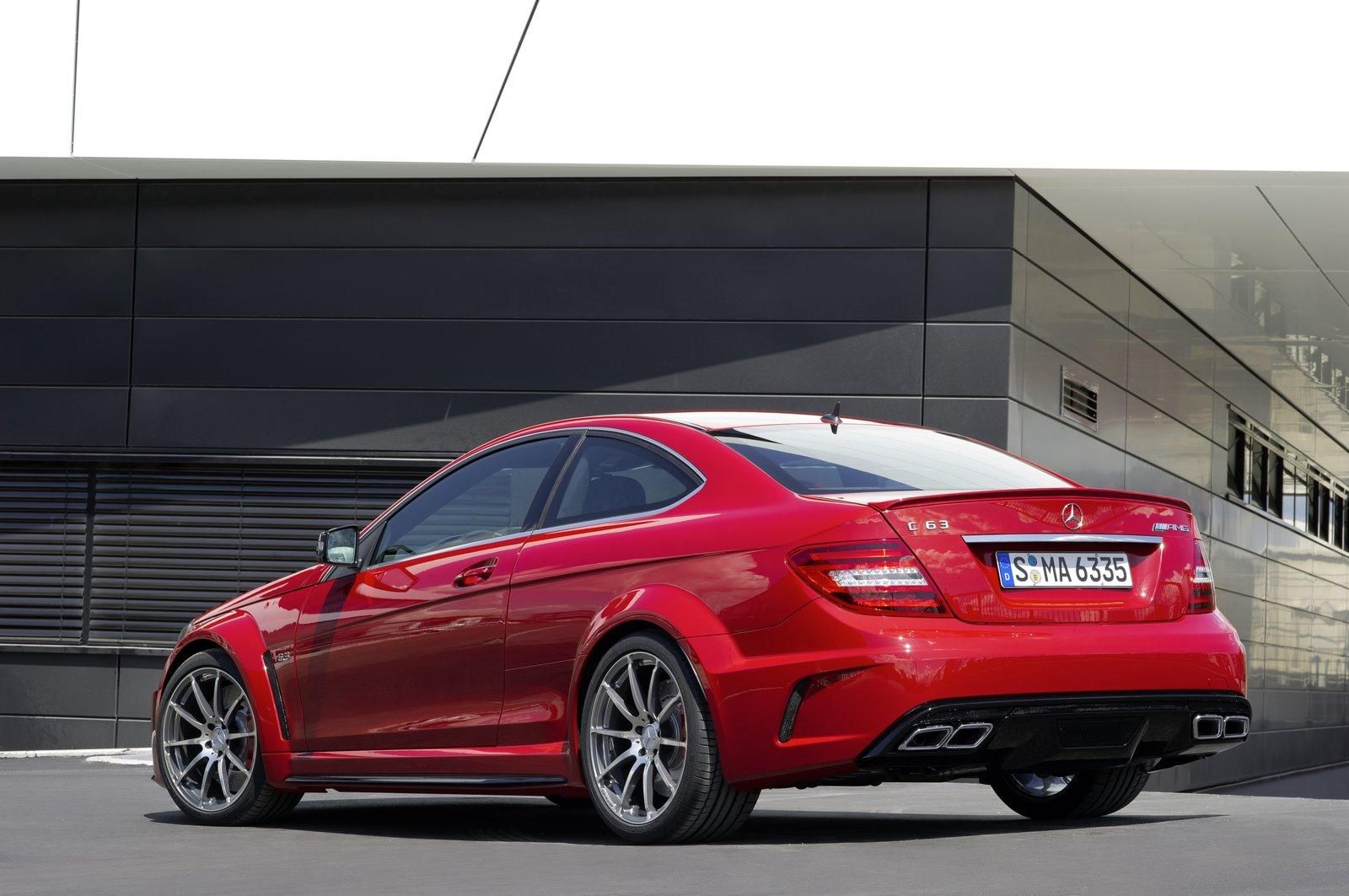 MERCEDES C63 AMG BLACK GALER
