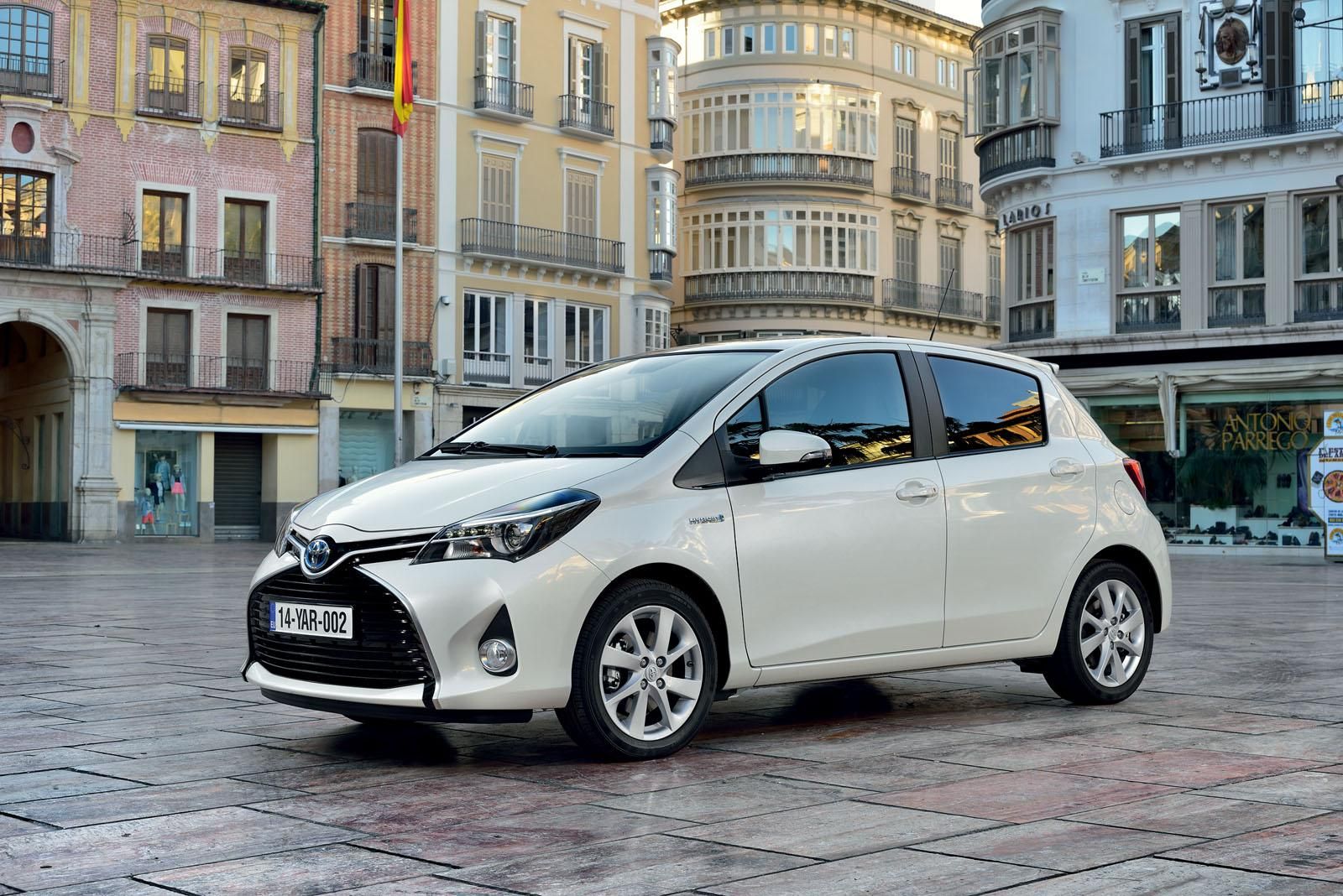 YEN 2015 MAKYAJLI TOYOTA YARS DETAYLI RESM GALERS