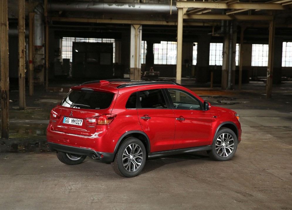2017 Mitsubishi ASX resim galerisi