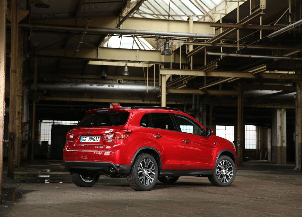 2017 Mitsubishi ASX resim galerisi