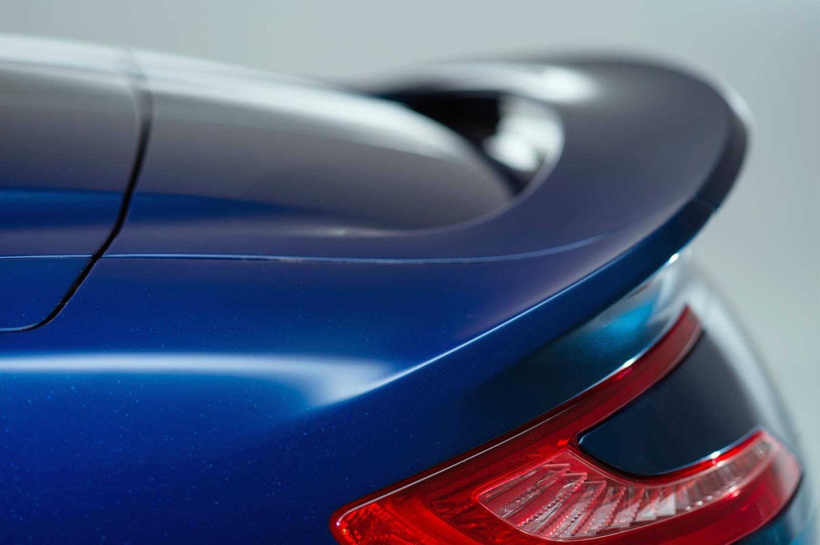 ASTON MARTN VANQUSH VOLANTE RESM GALER
