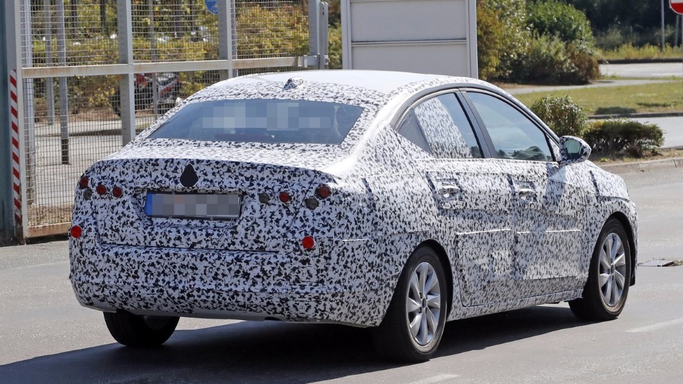 Opel Corsa Sedan g�r�nt�lendi