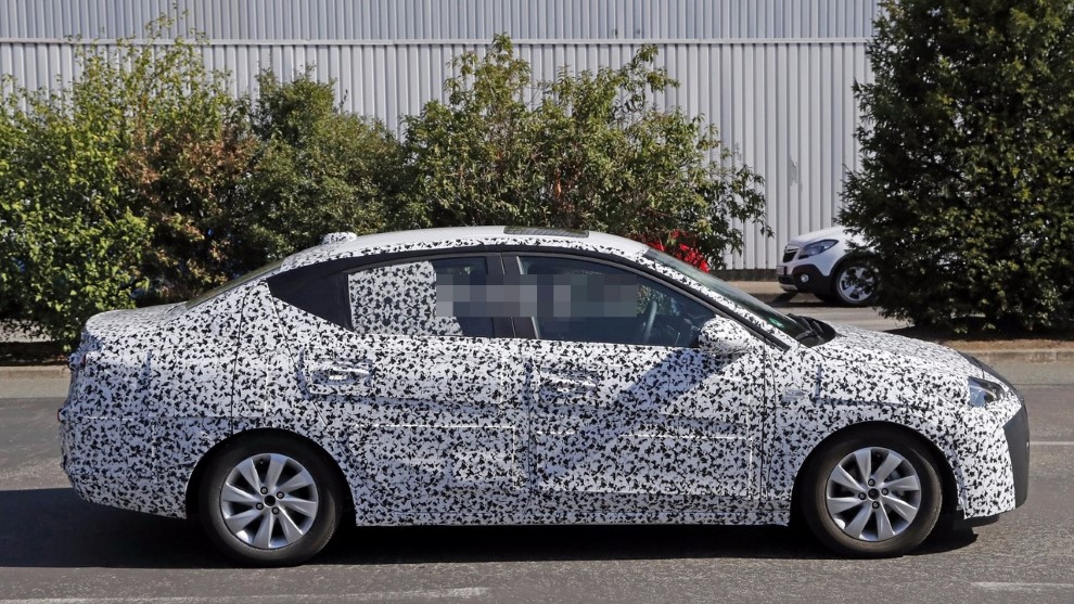 Opel Corsa Sedan g�r�nt�lendi