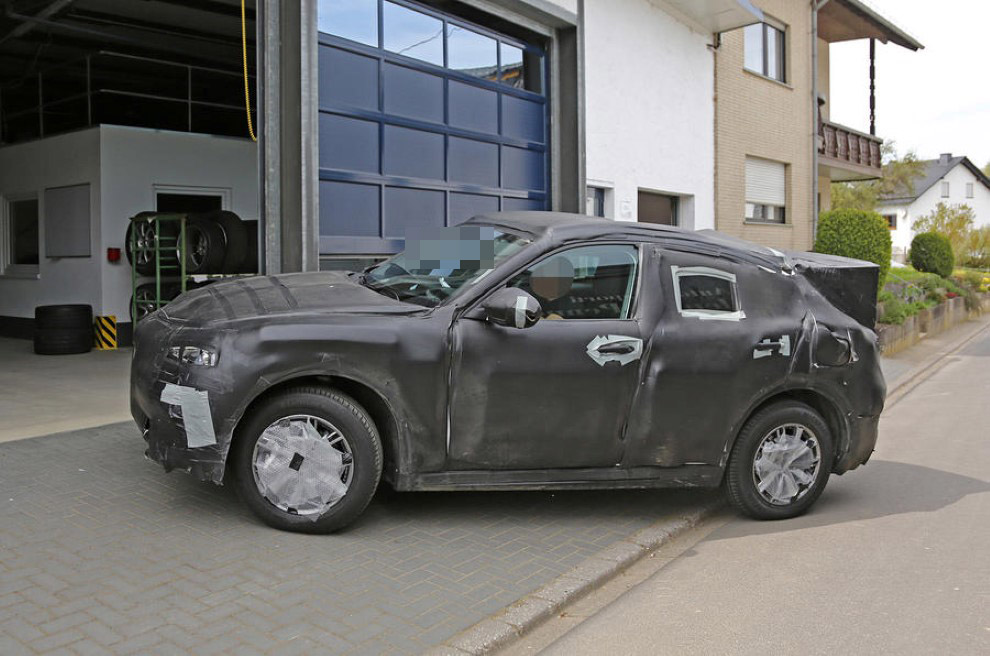 Alfa Romeo Stelvio�dan yeni casus foto�raflar