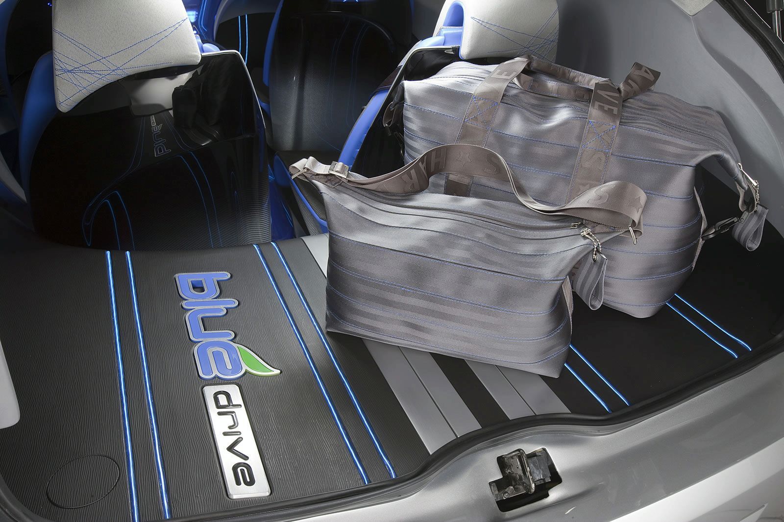 HYUNDA NUVS CONCEPT GALER