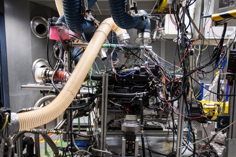 Makyajlanan 2017 Mercedes S-Class yeni motorlarla geliyor