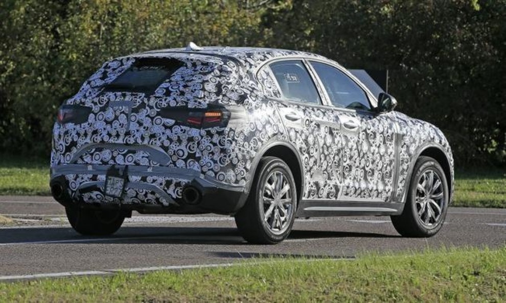 Alfa Romeo Stelvio casus resim galerisi