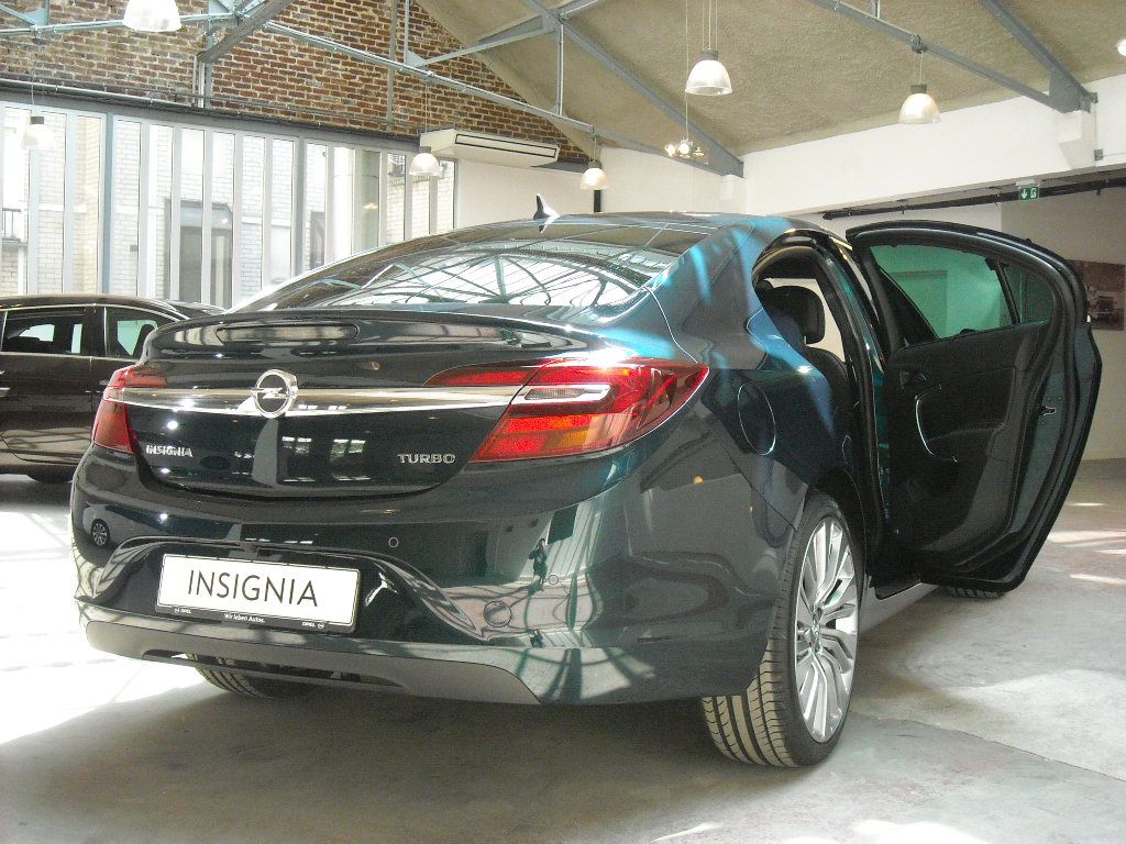 YEN MAKYAJLI OPEL NSGNA DI GRNM RESMLER