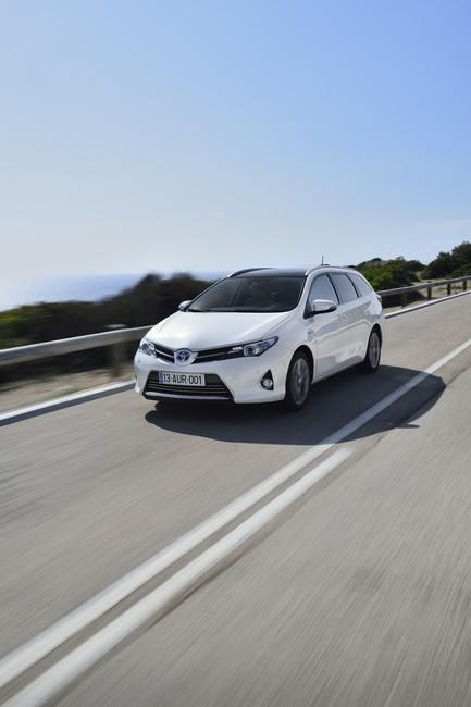 YEN TOYOTA AURS TOURNG SPORTS RESM FOTORAF GALERS