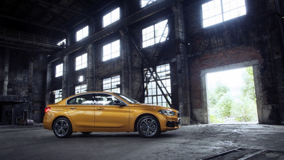 BMW 1 Serisi Sedan resim galerisi