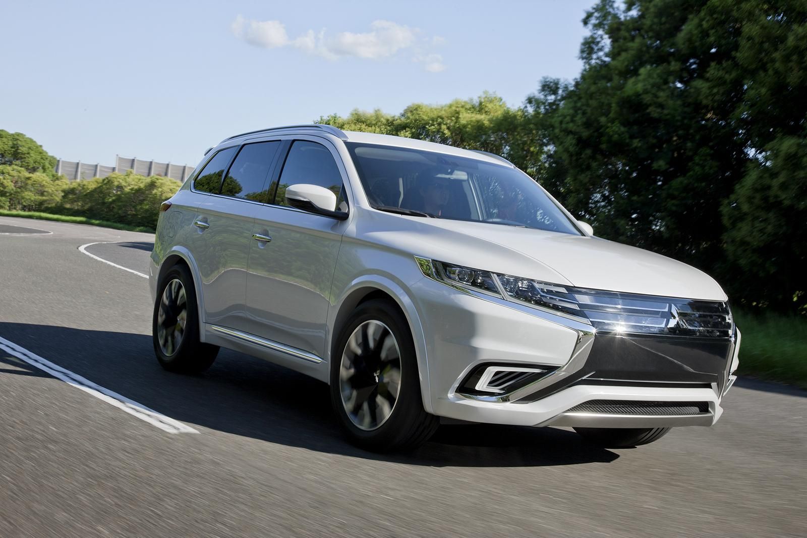 M�TSUB�SH� OUTLANDER PHEV CONSEPT-S RES�M GALER�S�
