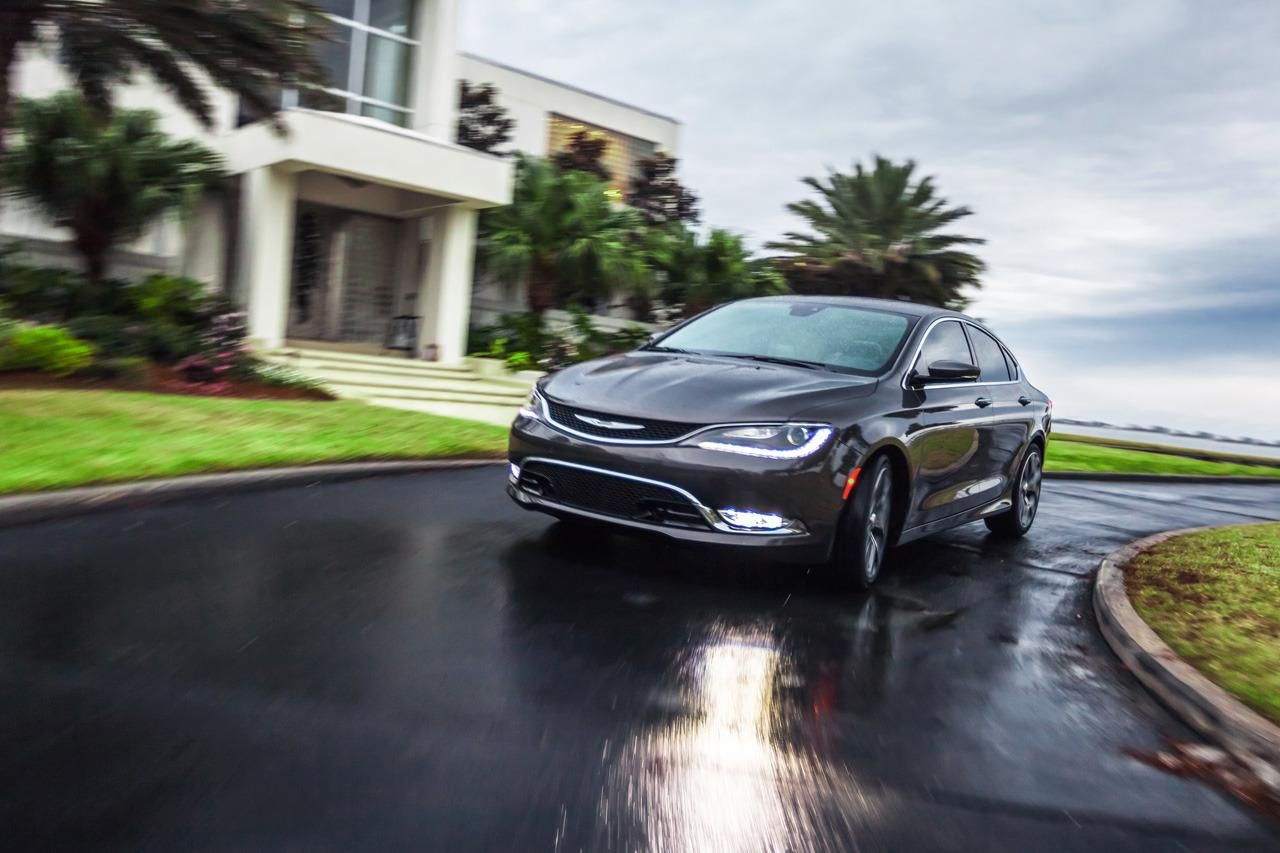 YEN 2015 CHRYSLER 200 AYRINTILI RESM GALERS
