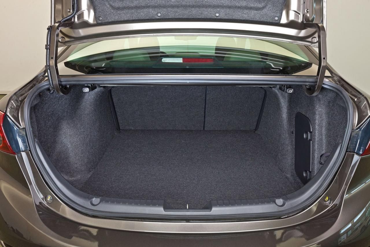 YEN MAZDA 3 SEDAN AYRINTILI RESM GALER
