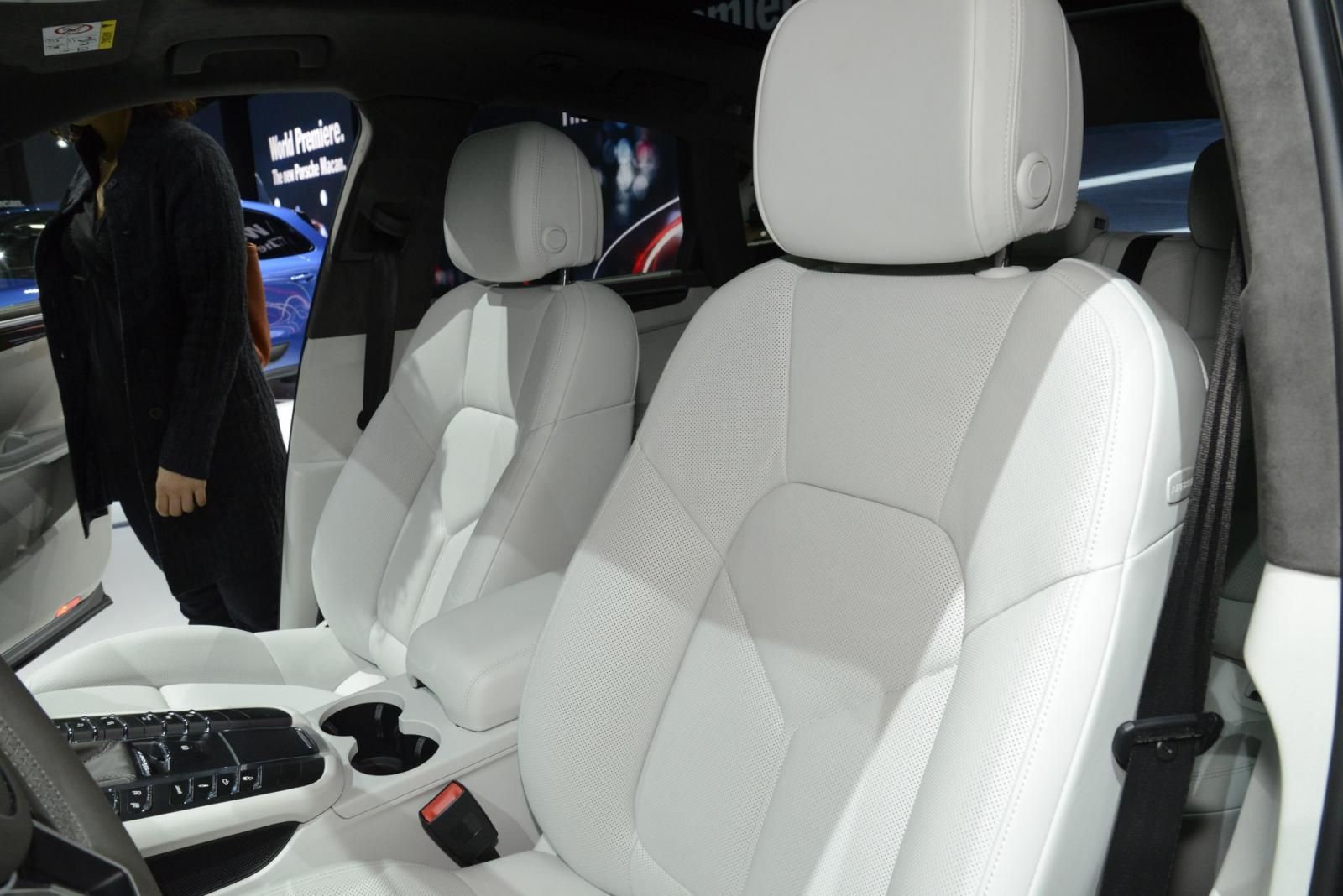 YEN PORSCHE MACAN LOS ANGLES TANITIM RESM GALERS