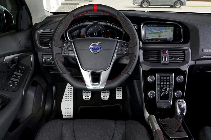 VOLVO V40 P�RELL� ED�T�ON HE�CO SPORT�V GALER�