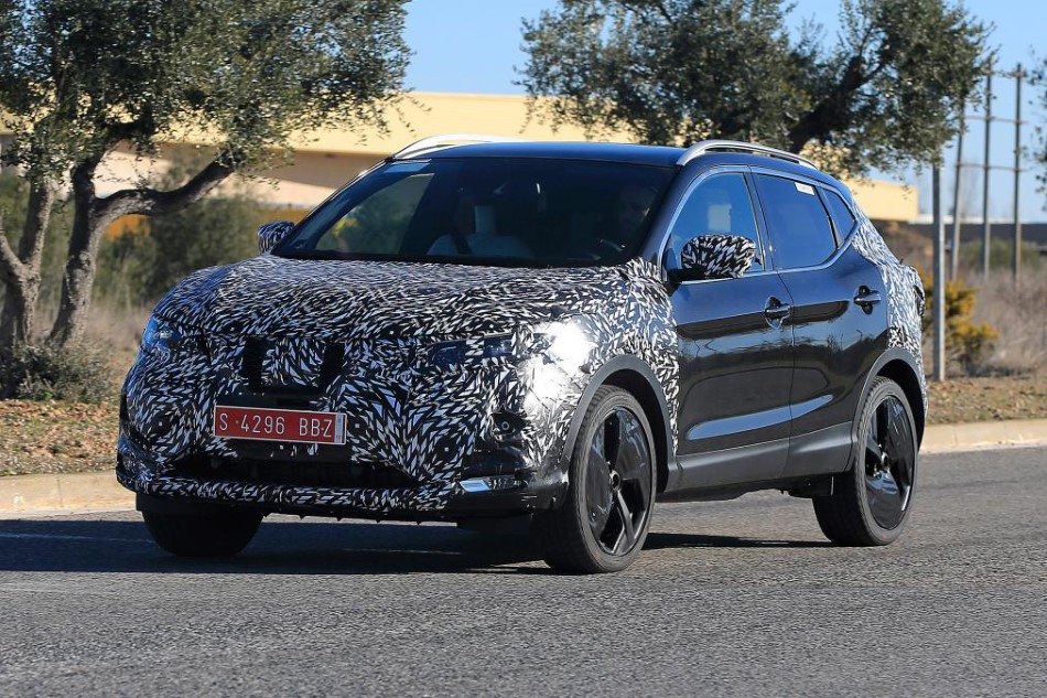 Makyajl� Nissan Qashqai resim galerisi