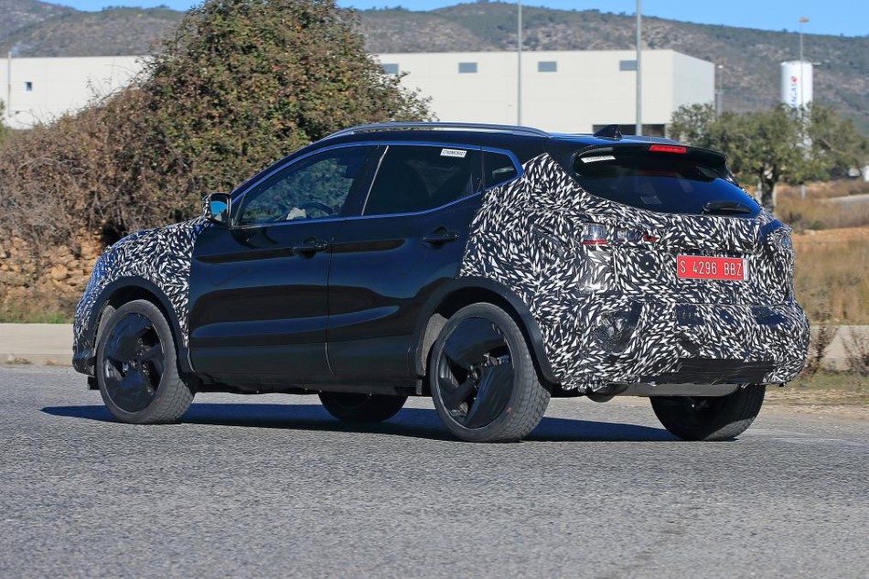 Makyajl� Nissan Qashqai resim galerisi