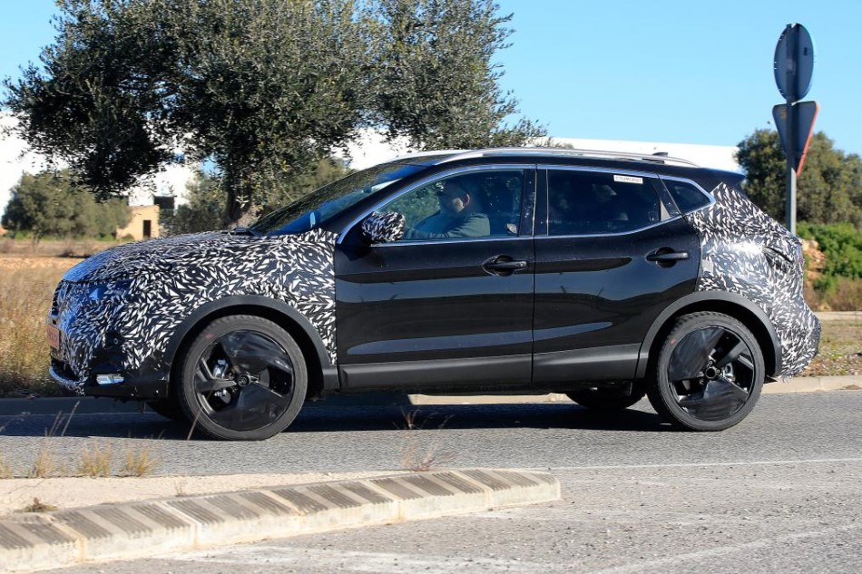 Makyajl� Nissan Qashqai resim galerisi