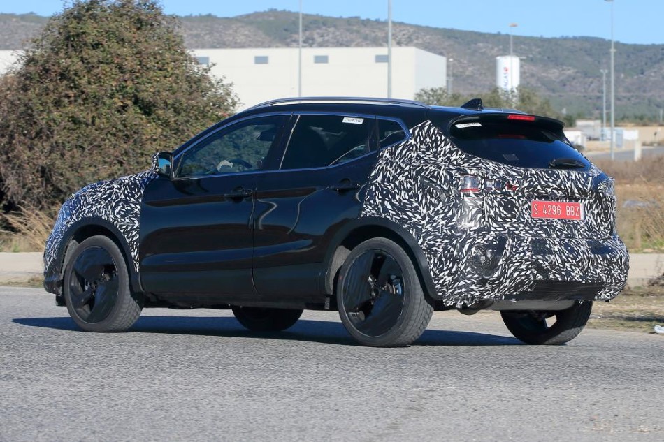 Makyajl� Nissan Qashqai resim galerisi