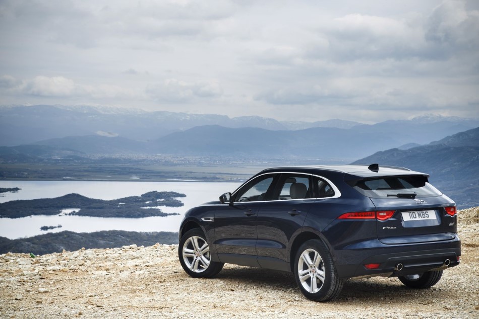 2018 Jaguar F-Pace, XF ve XE modelleri resim galerisi