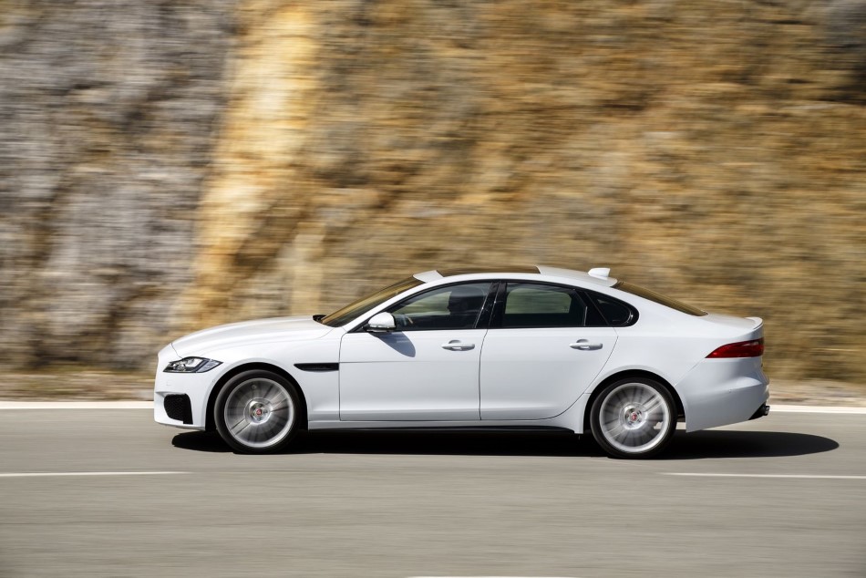 2018 Jaguar F-Pace, XF ve XE modelleri resim galerisi
