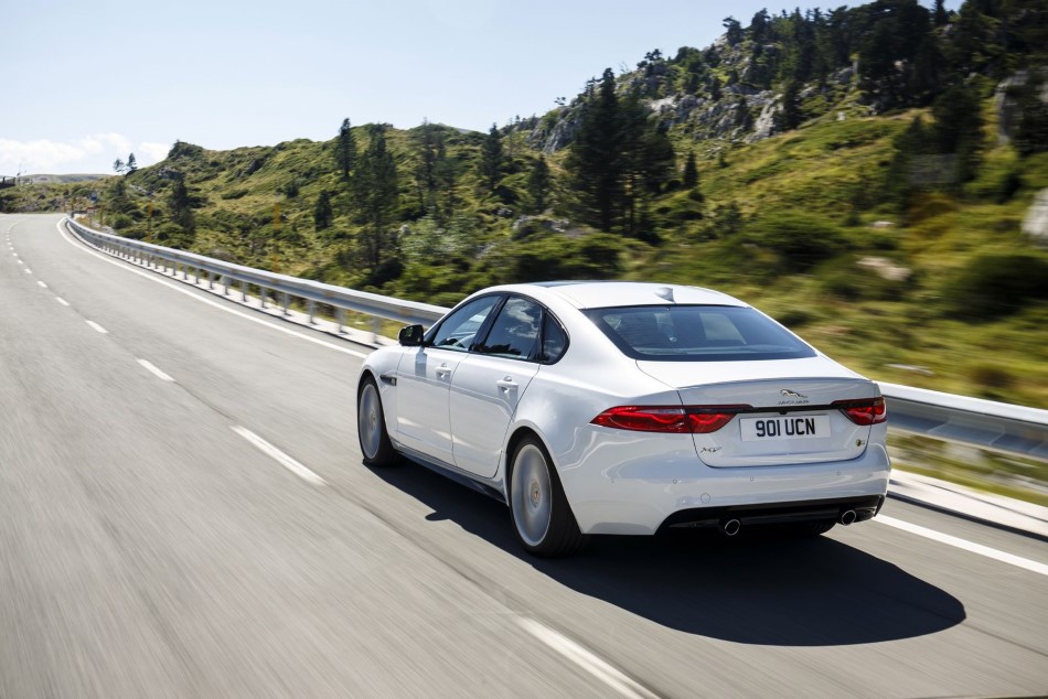 2018 Jaguar F-Pace, XF ve XE modelleri resim galerisi
