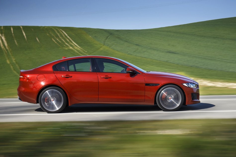 2018 Jaguar F-Pace, XF ve XE modelleri resim galerisi